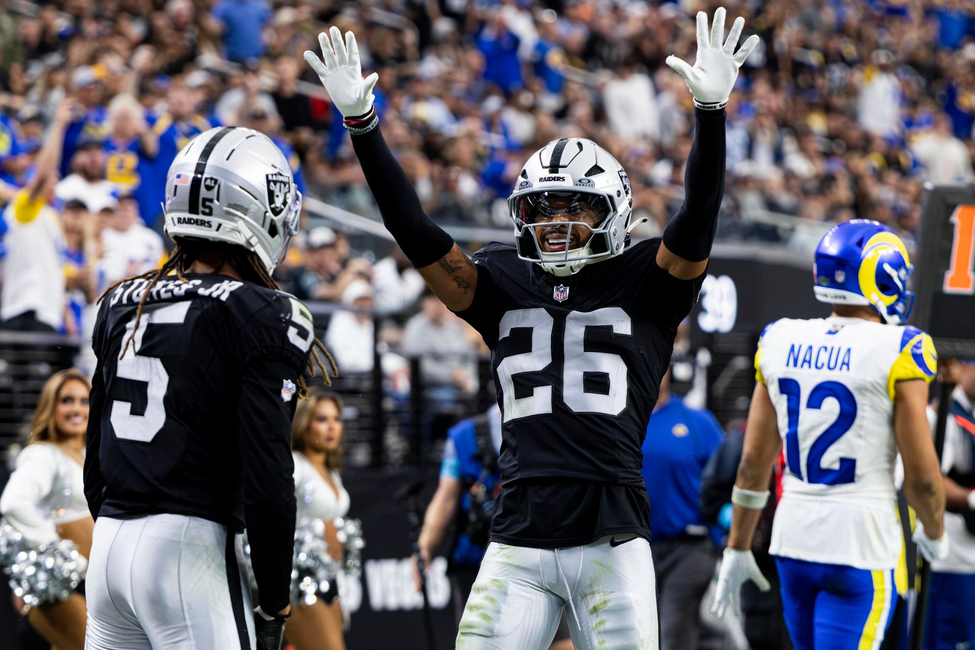 Darien Porter Reacts After a Fourth-Quarter Pass Deflection