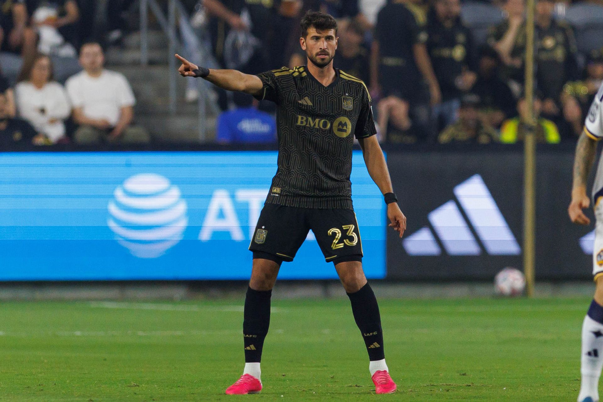 Yevhen Cheberko directs LAFC teammates