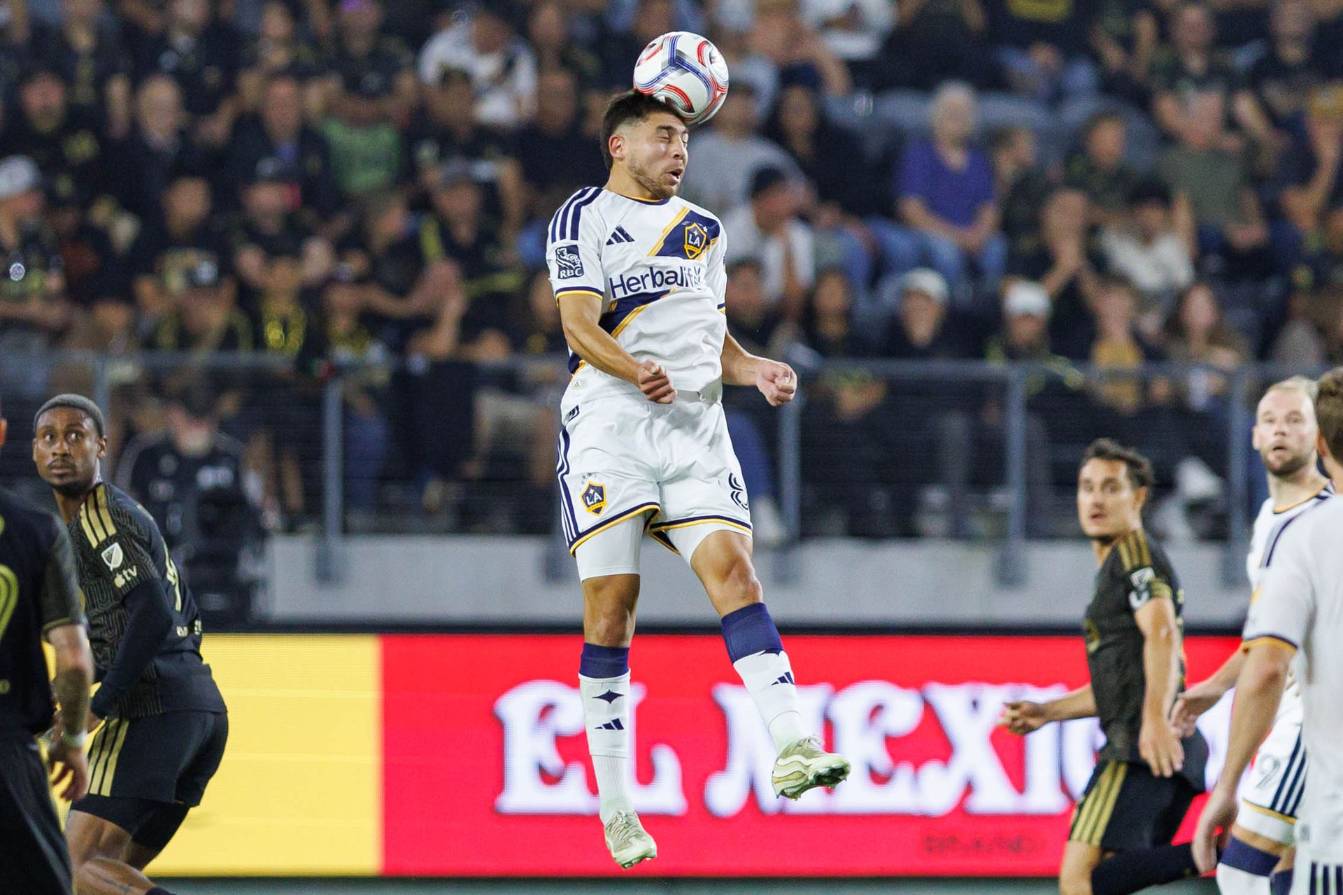 Lucas Sanabria wins a header for LA Galaxy