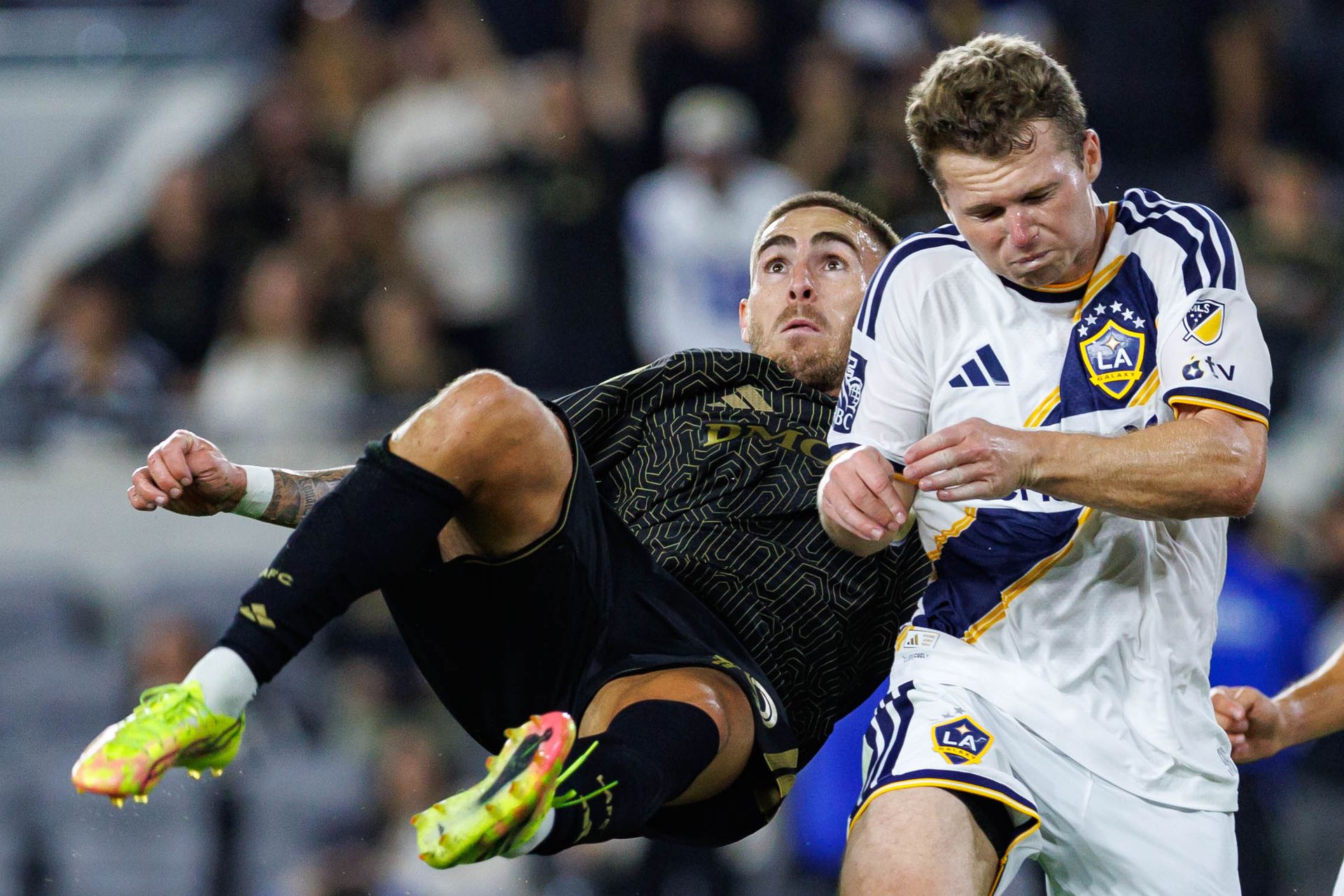 Tyler Boyd attempts a bicycle kick for LAFC