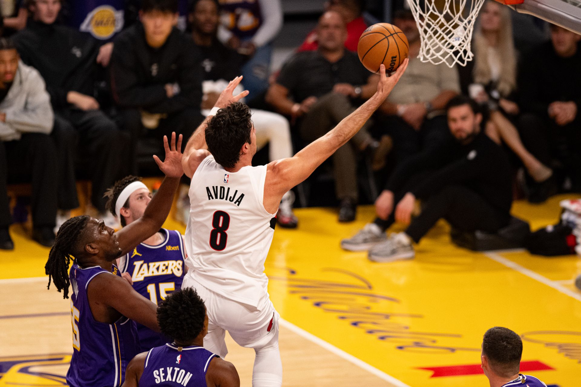 Deni Avdija drives for an easy layup