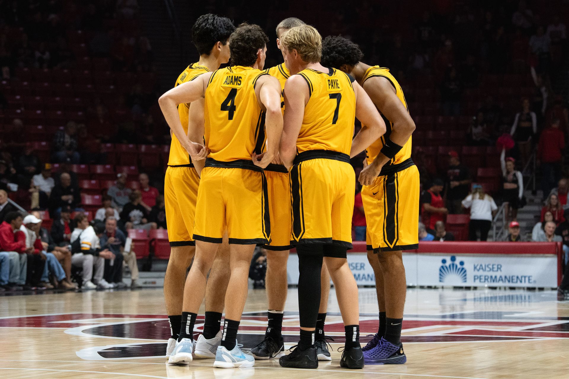 Long Beach State huddles before exhibition against SDSU