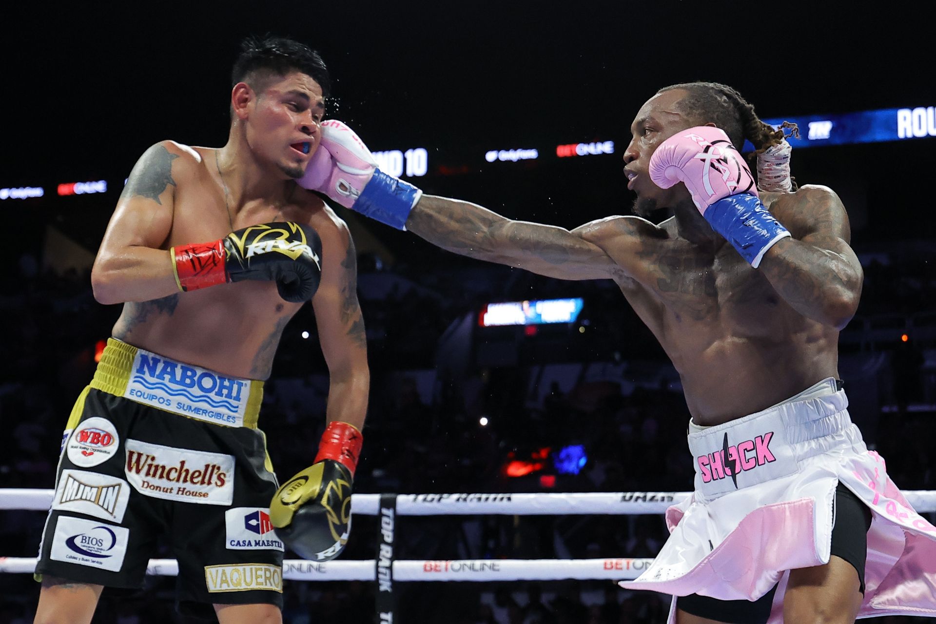 Foster Connects With a Straight Right on Navarrete